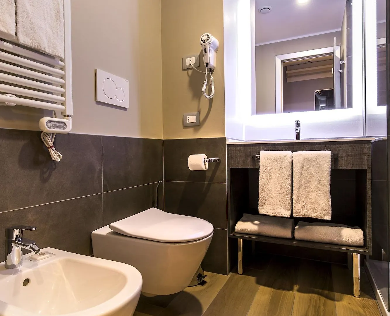 43 Station Hotel Milánó 3*,